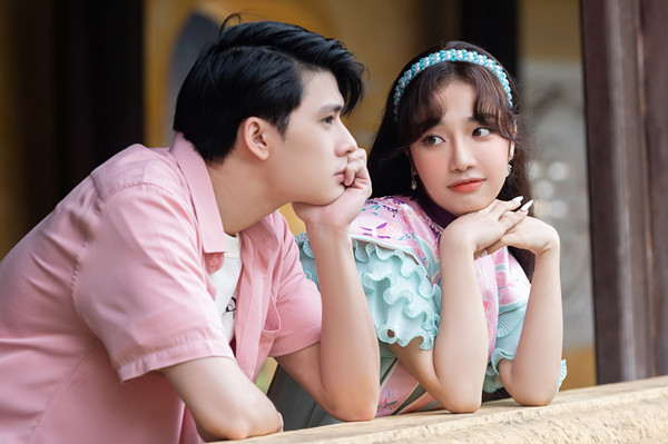 Ca sĩ Hoàng Duyên giải thích tựa bài lạ 'Em muốn báo công an'