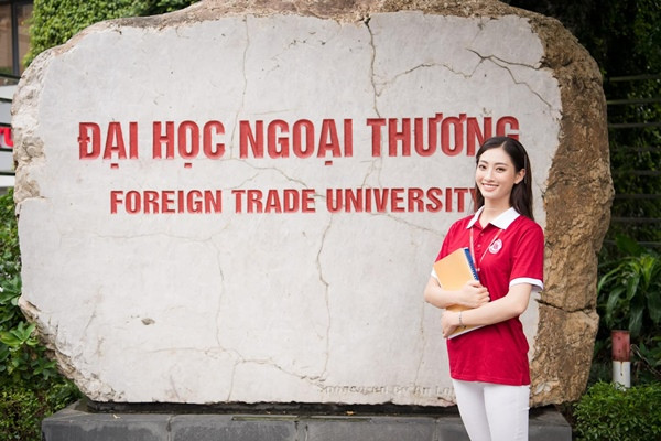 Hoa hậu Lương Thùy Linh tốt nghiệp Đại học Ngoại thương loại xuất sắc