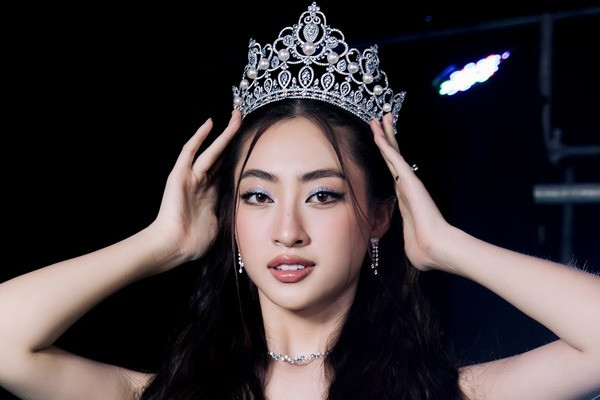 Hoa hậu Lương Thùy Linh tốt nghiệp ĐH Ngoại thương loại xuất sắc