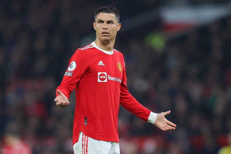 Ronaldo bay về Manchester, tuyên bố gây sốc MU