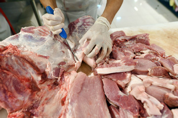 Ba tháng tăng liên tục, giá thịt lợn quay đầu giảm