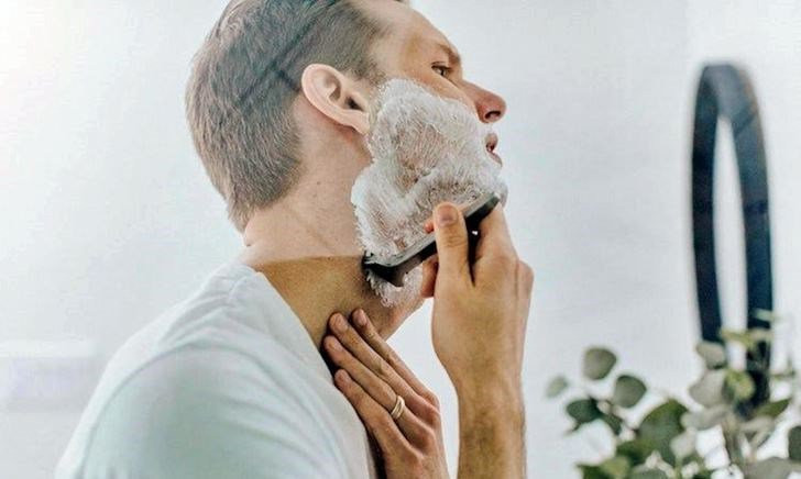 Quý ông cần làm gì khi bị mụn, mủ vì cạo râu?