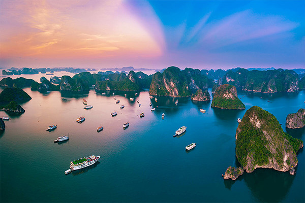 Vịnh Hạ Long của Việt Nam được ca ngợi 'ấn tượng nhất thế giới'