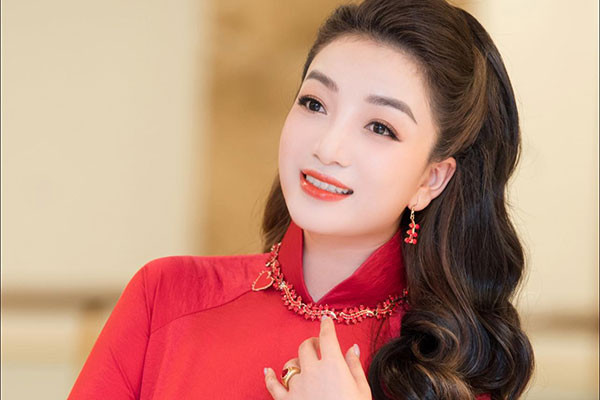 'Phạm Thu Hà không thể nào bước chân vào showbiz được'