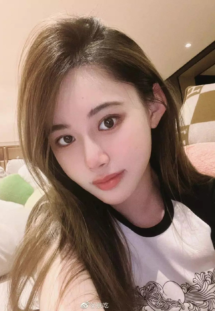 Nữ người mẫu Trung Quốc bị bắt