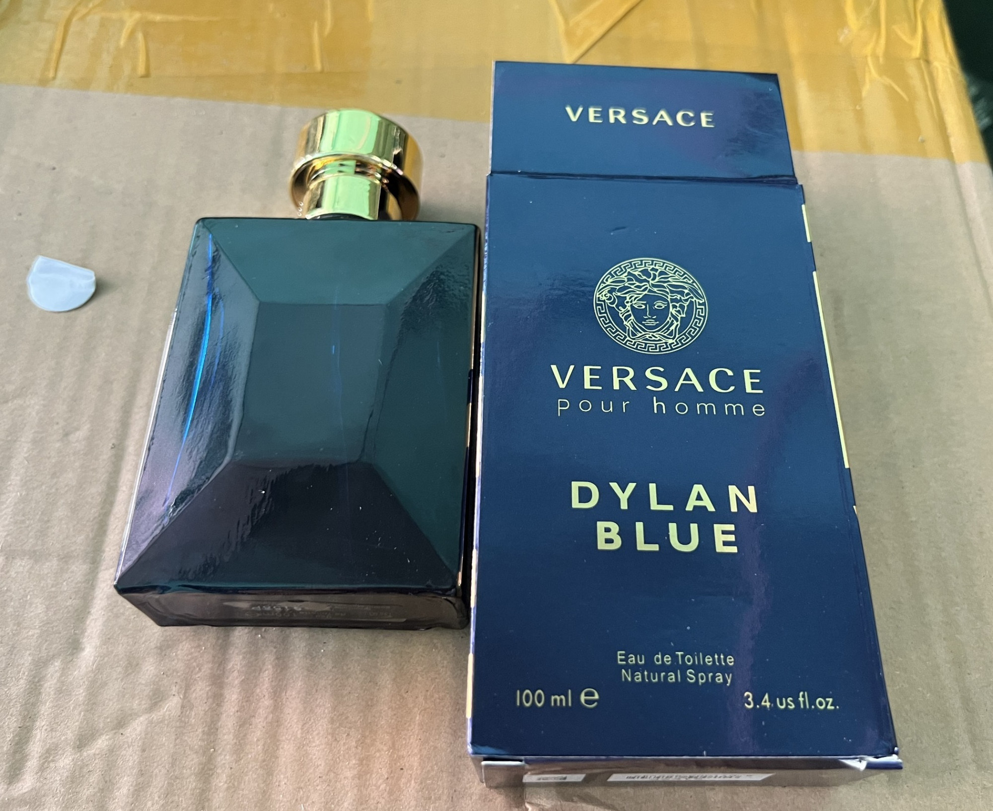 Các sản phẩm có nhiều dấu hiệu làm giả các thương hiệu nổi tiếng. Ảnh: QLTT