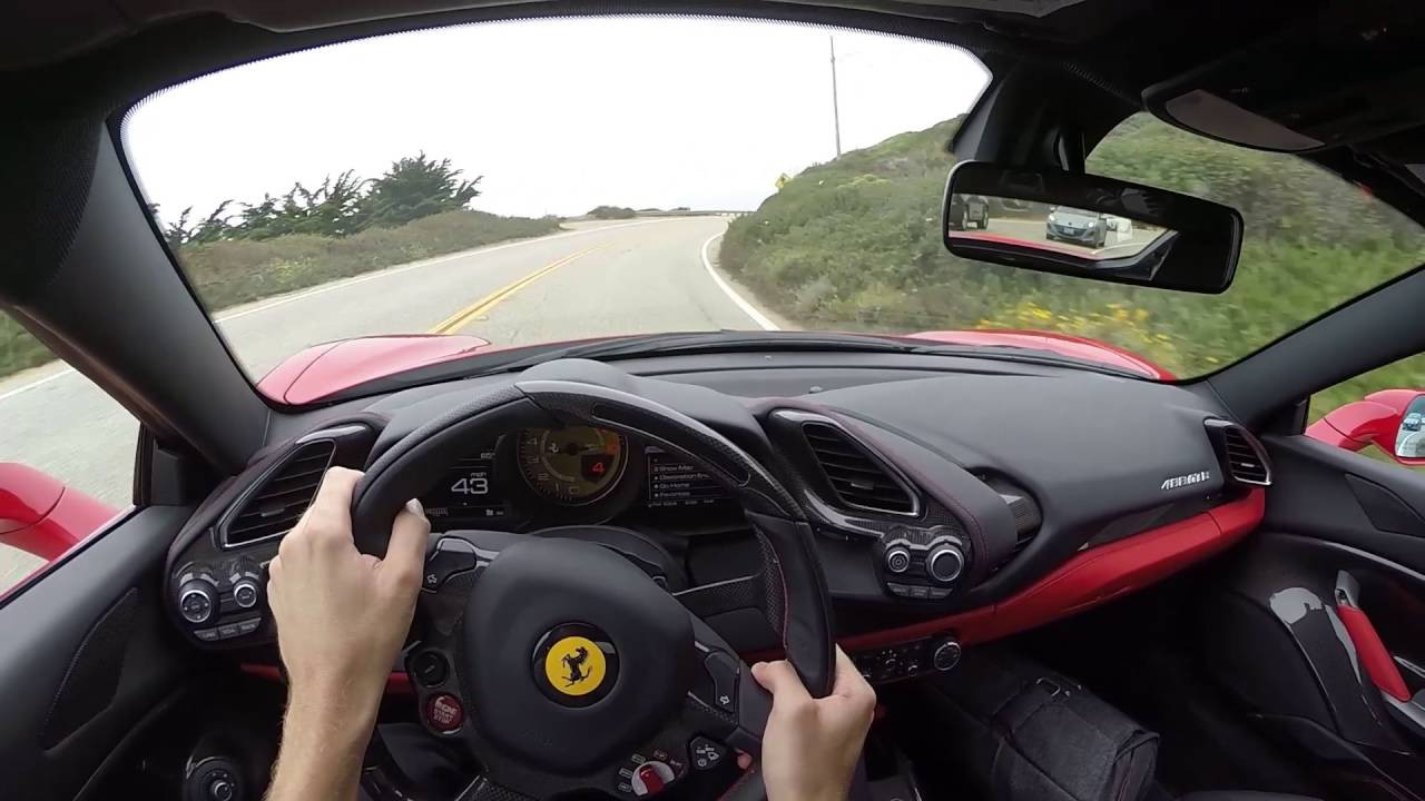 Lái siêu xe Ferrari 488 GTB, nhầm 1 núm xoay gặp ngay tai họa
