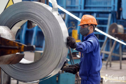 Profits plunge, steel mills cannot pay debts