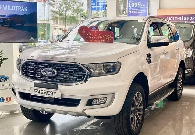 xe-Ford-Everest-ban-cu