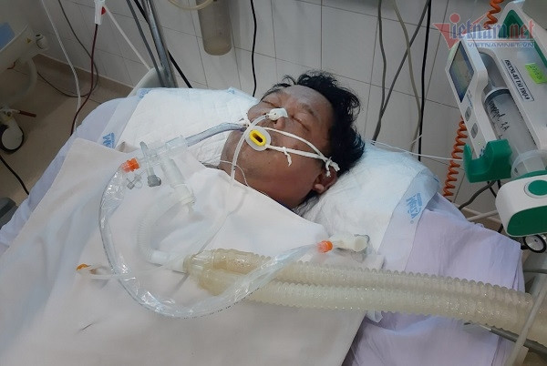 Chàng trai Cơ Ho bập bõm tiếng Việt xin cứu cha bị sốt xuất huyết nặng