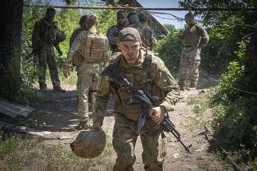 Ukraine khẳng định Lysychansk không bị bao vây, Belarus cáo buộc Kiev tấn công