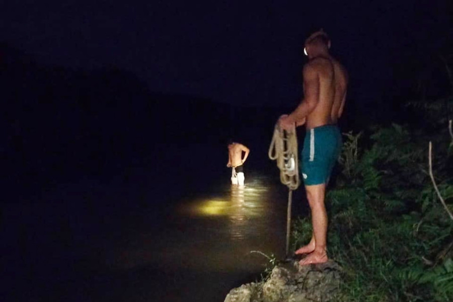 Vụ 2 trẻ mất tích trên sông Con, tìm thấy một thi thể