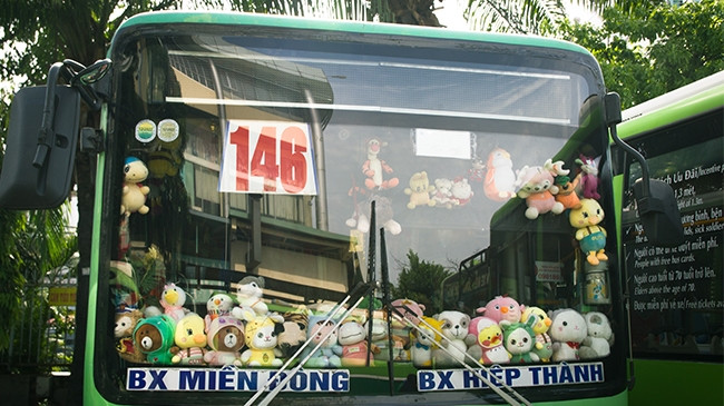 Độc đáo xe buýt treo đầy gấu bông, dễ thương nhất Sài Gòn