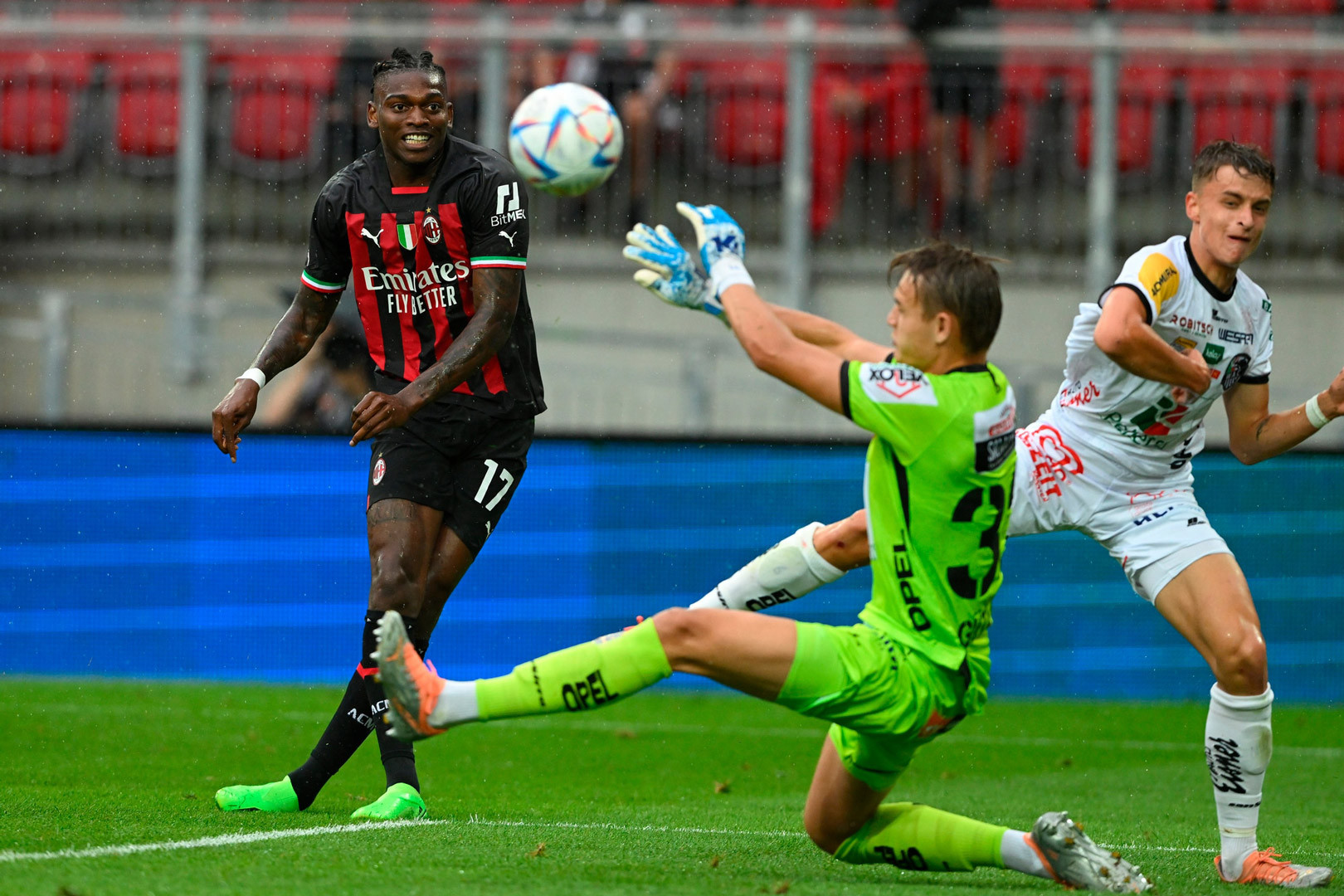 MU chiêu mộ Rafael Leao thay Ronaldo