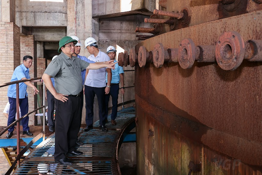 Chùm ảnh: Thủ tướng khảo sát Dự án Gang thép Thái Nguyên yếu kém, chậm tiến độ - Ảnh 5.