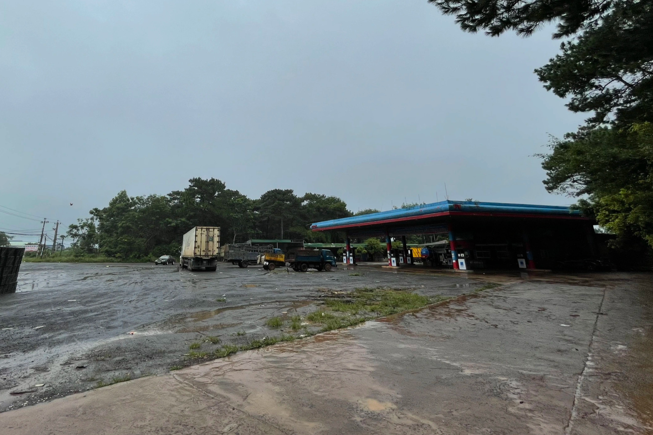 Vụ tố đổ dầu lẫn nước lã: Trong cây xăng có nước nhưng là lỗi vô ý (!) - 2