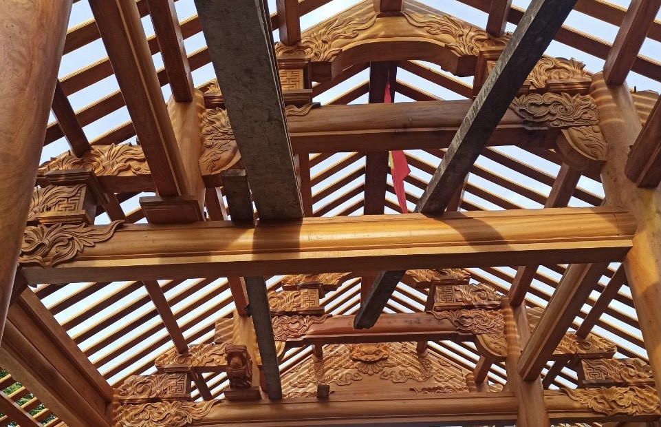 Đội thợ mộc chuyên dựng nhà từ gỗ mít, mỗi căn trị giá hàng tỷ đồng - Ảnh 7.