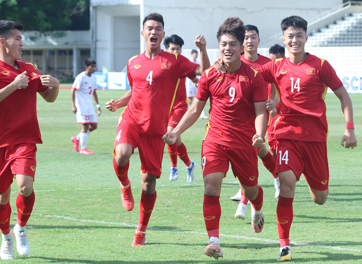 HLV Đinh Thế Nam không hài lòng dù U19 Việt Nam thắng đậm Philippines