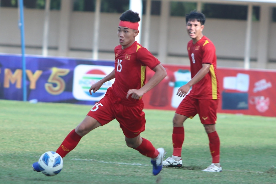 Cầu thủ U19 Việt Nam phải khâu 5 mũi