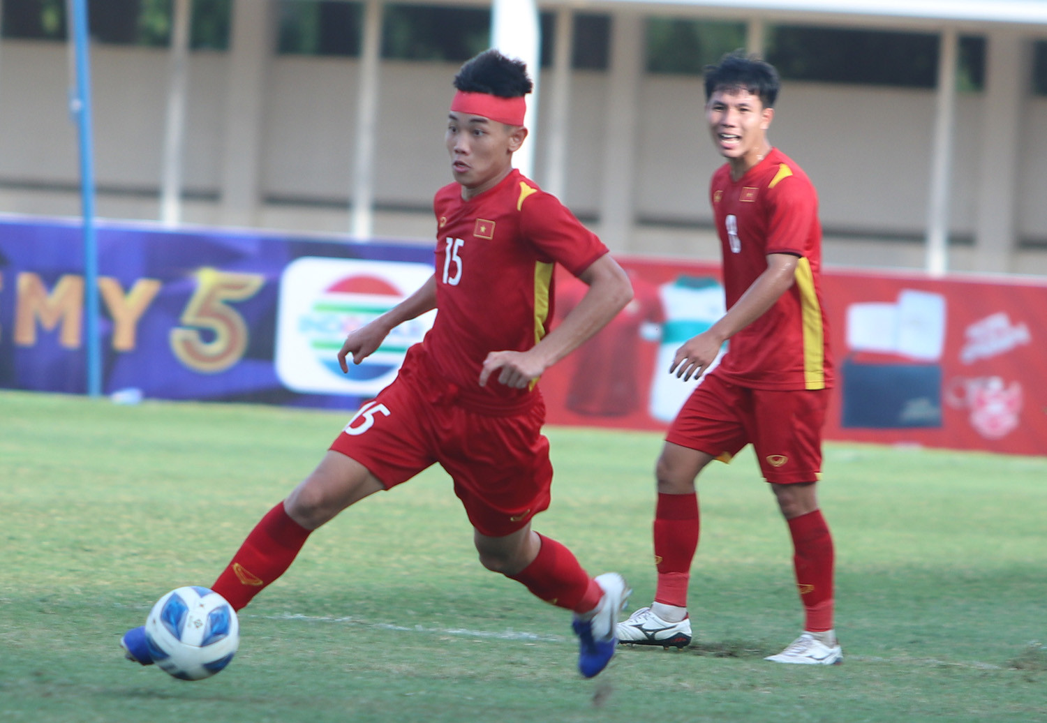 Cầu thủ U19 Việt Nam phải khâu 5 mũi