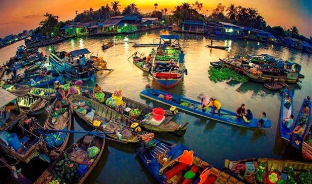 Vietnam wins 13 awards at “Two country circuit” photo contest