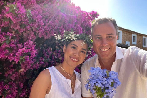 Hoa hậu Ngọc Khánh và chồng Tây nghỉ dưỡng cả tháng ở Tây Ban Nha