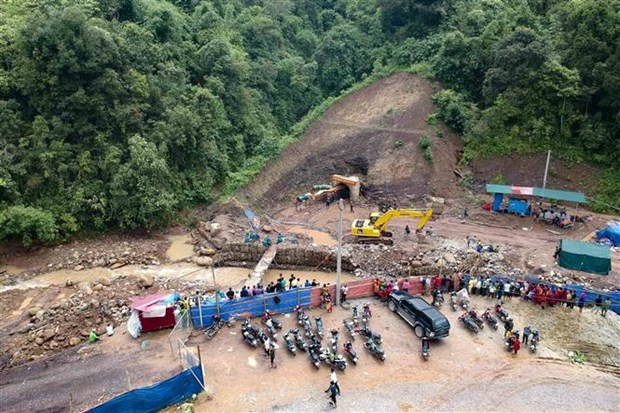 Efforts underway to rescue worker trapped inside Dien Bien hydropower tunnel hinh anh 1