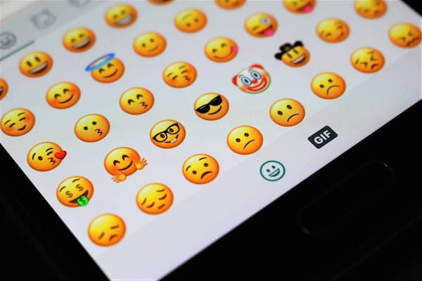 [Tin công nghệ mới] Emoji, Sticker có thể trở thành bằng chứng trước toà tại Trung Quốc