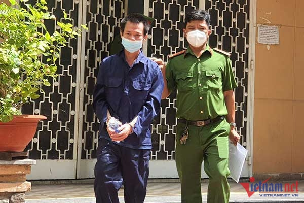 ‘Yêu râu xanh’ làm trò đồi bại trước mặt con gái