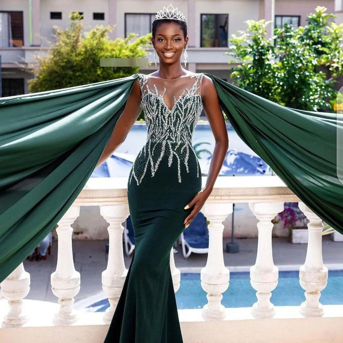 Khoảnh khắc Hoa hậu Bờ Biển Ngà 2022 suýt ngất khi đăng quang - 3