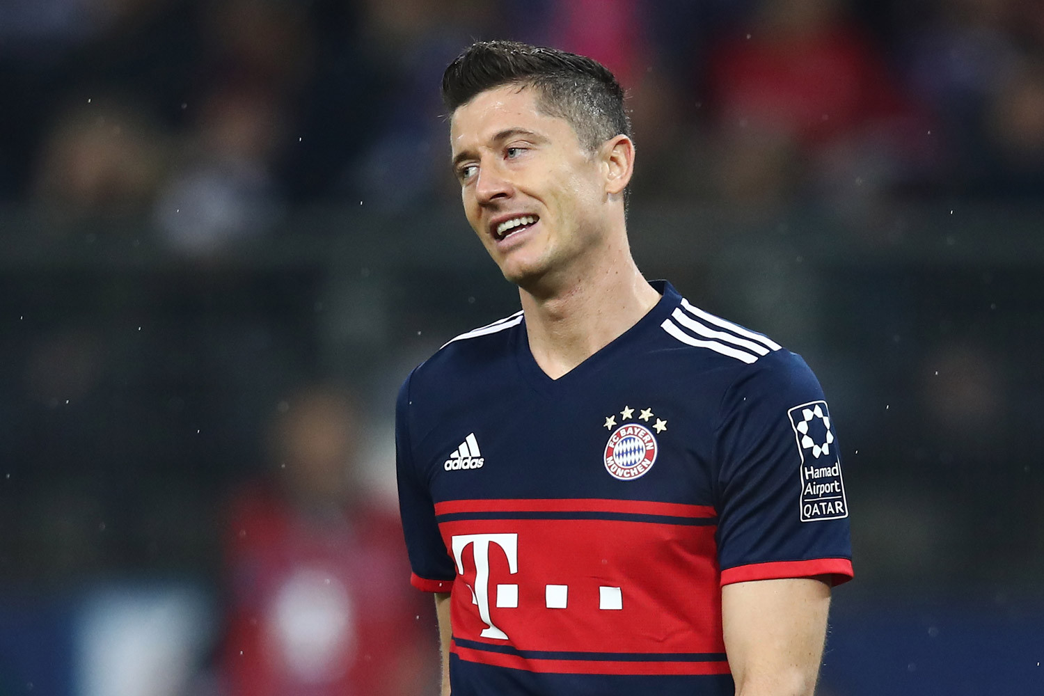 Bayern Munich phạt nặng nếu Lewandowski học Ronaldo