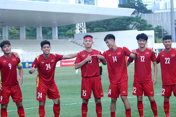 U19 Việt Nam hạ U19 Philippines: Thắng to nhưng vẫn... lo