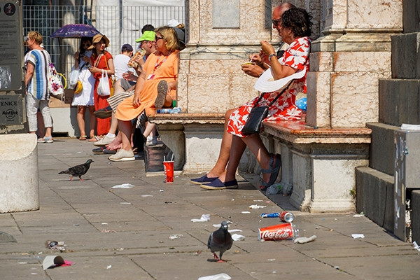 Venice gây tranh cãi khi tìm cách 'xóa sổ' du khách nghèo