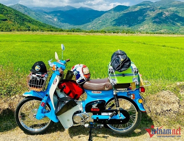 Đi hàng nghìn km bằng huyền thoại Honda Cub 81, ai gặp cũng phát mê