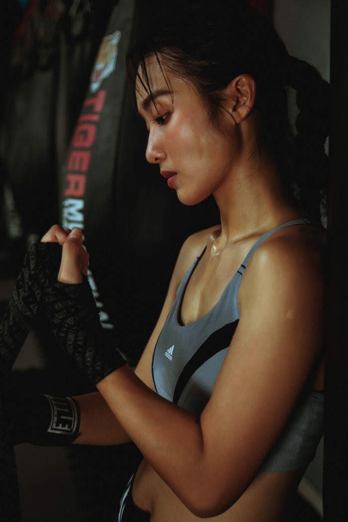 Khả Ngân trở lại với hình ảnh 'boxing girl' gây sốt 10 năm trước