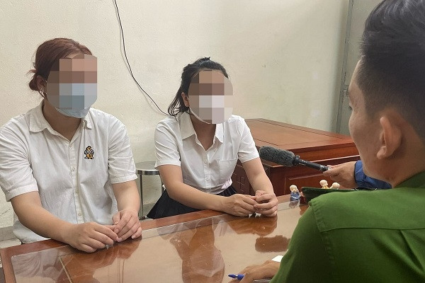 Hai nữ nhân viên massage báo tin giả để công an bắt người