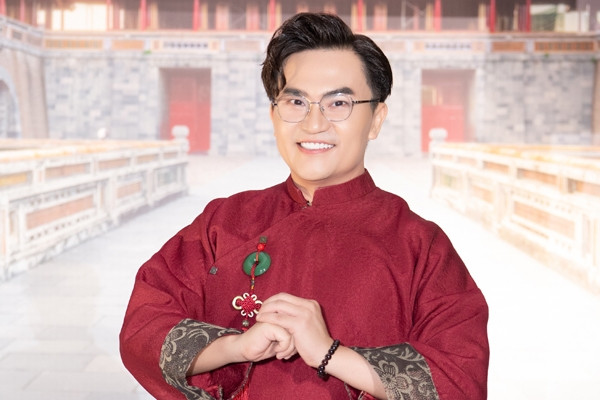 Đại Nghĩa diện áo dài ra mắt thương hiệu chăm sóc sức khỏe Yacolee