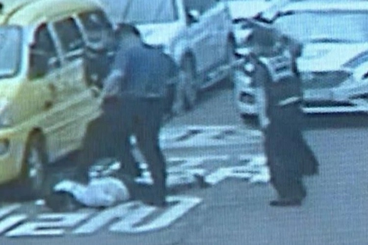 Cảnh sát Hàn Quốc gây tranh cãi khi áp chế một người Việt Nam giữa phố
