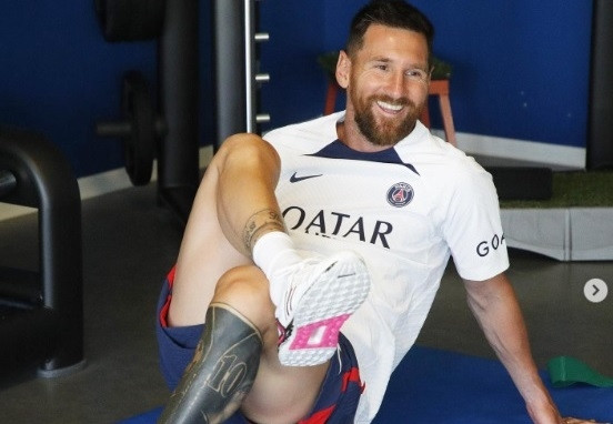 Messi tươi rói trở lại tập sớm cùng PSG
