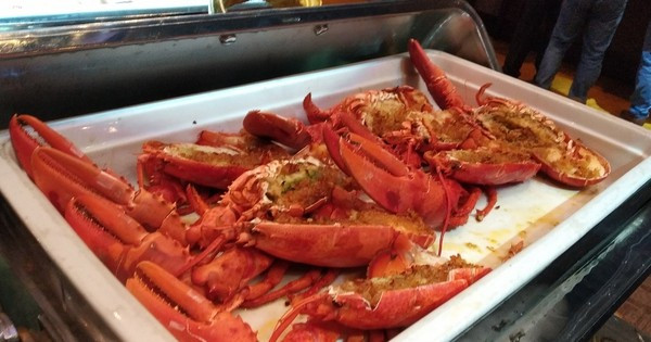 Nhà hàng phụ thu 4,5 triệu đồng cho 18 kg hải sản, đắt hay rẻ?