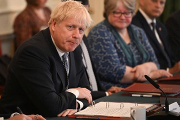 Thủ tướng Anh sẽ không từ chức, bất chấp 18 quan chức từ chức