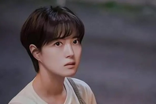 Vợ của người cũ mỉa mai tôi: 'Cảm ơn chị đã rời bỏ anh ấy'