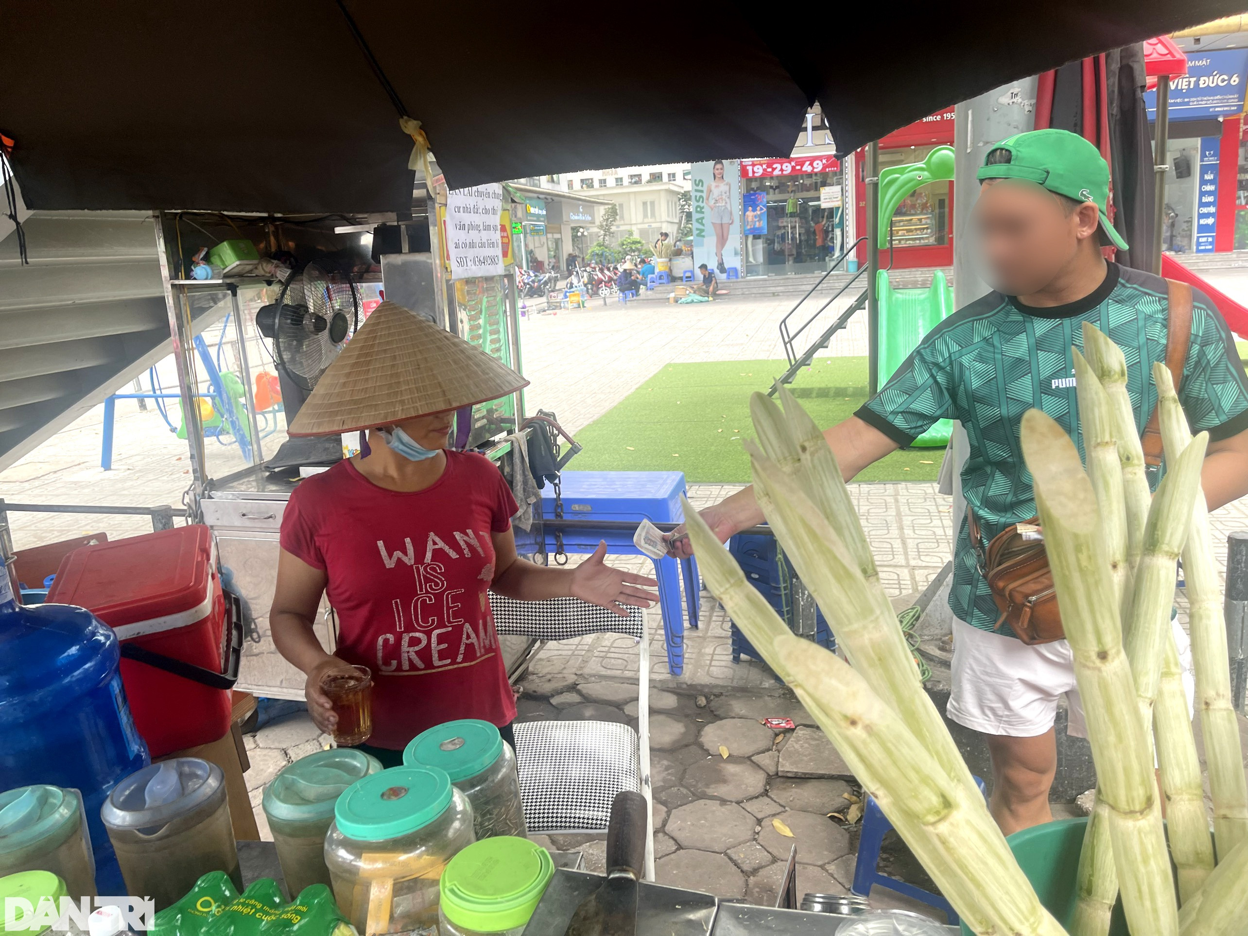 Bán nghìn cốc nước ngày nóng, chủ quán ở Hà Nội kiếm 50 triệu đồng/tháng - 8