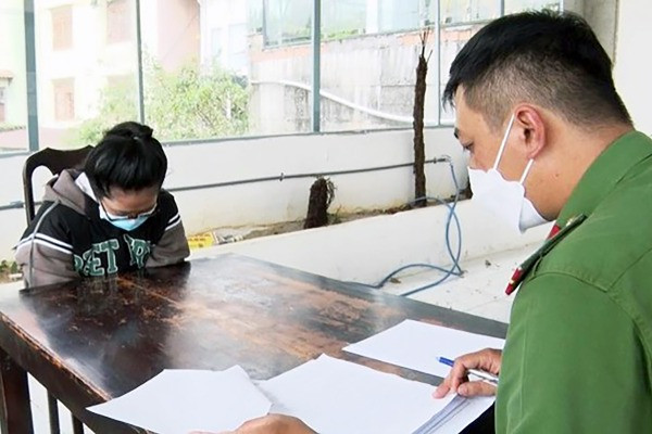 Bắt 'nữ quái' chuyên lừa du khách đặt phòng khách sạn qua mạng ở Đà Lạt