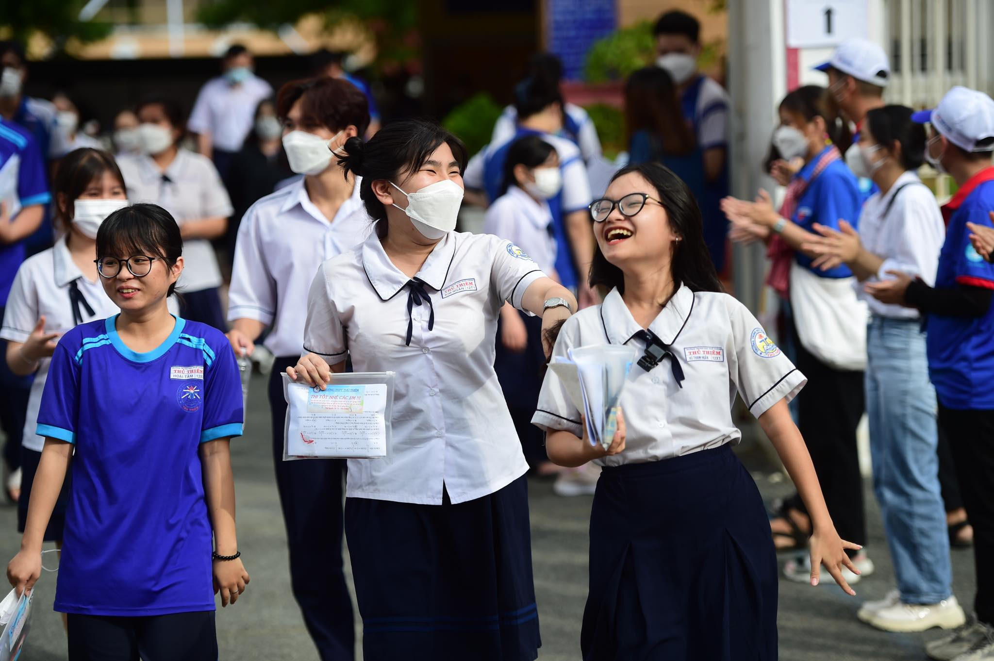 Thí sinh hoàn thành ngày thi tốt nghiệp đầu tiên