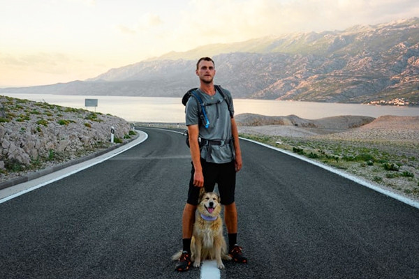 Chàng trai đi bộ 48.000 km vòng quanh thế giới trong 7 năm