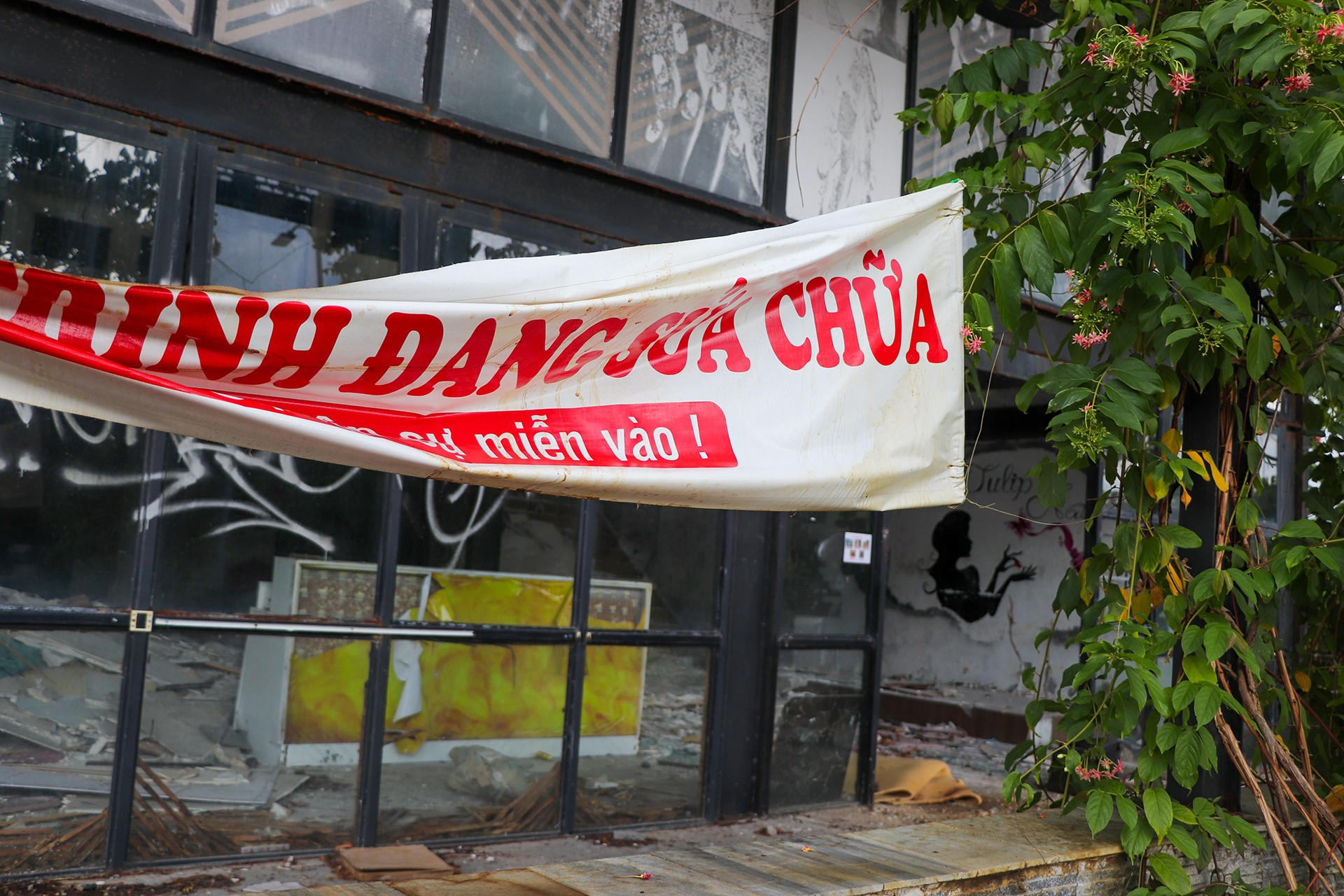 nha hang ven bien Da Nang dong cua hang loat anh 10