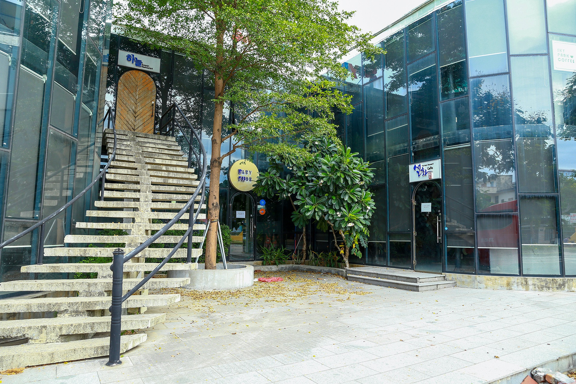 nha hang ven bien Da Nang dong cua hang loat anh 2