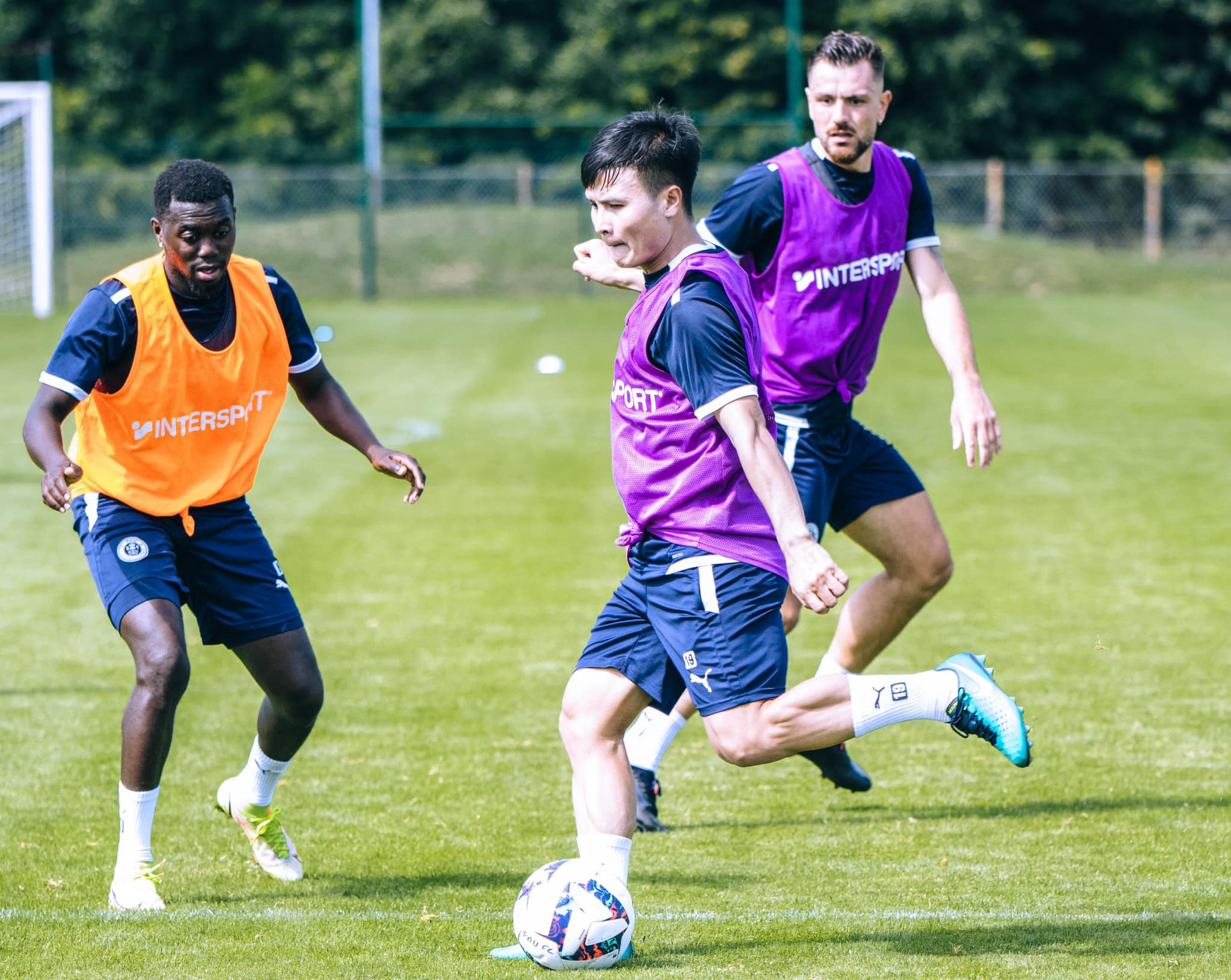 Quang Hải đá chính, ghi bàn trong ngày ra mắt Pau FC