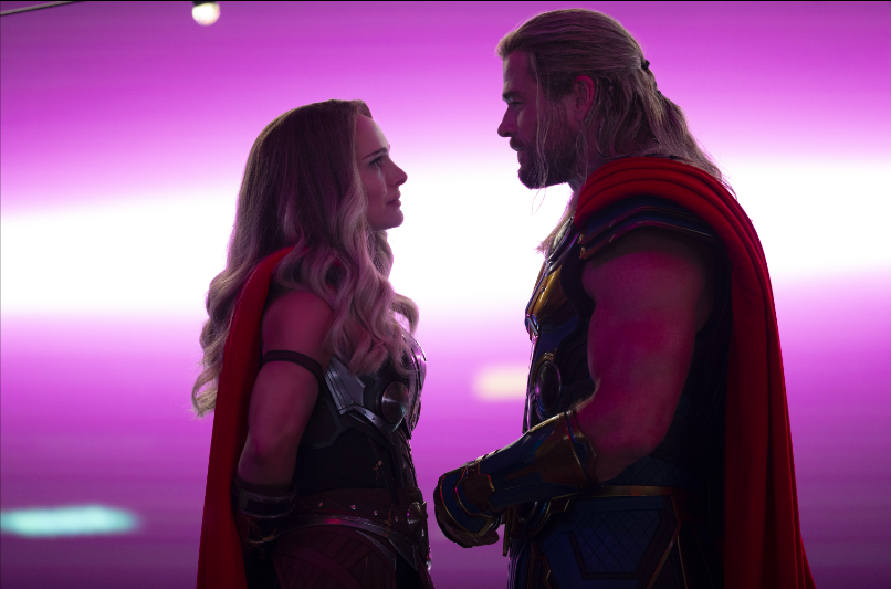 Natalie Portman ăn gian chiều cao khi làm Thor mới